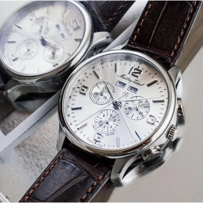Chronograph 4 nagy és 3 kismutatóval